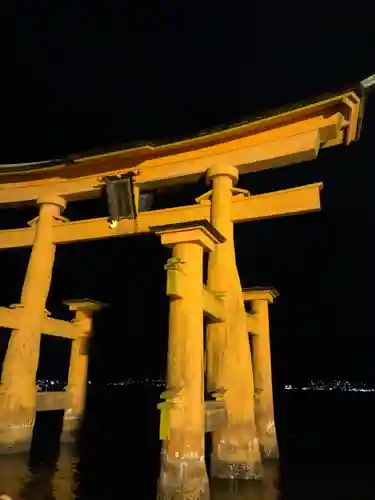 厳島神社の鳥居