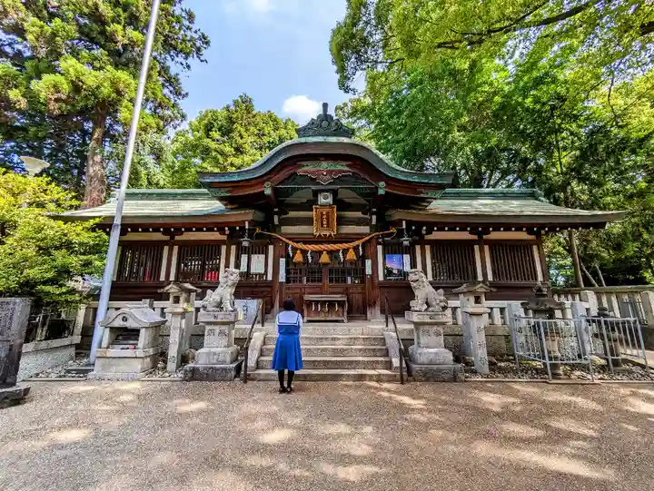 挙母神社の本殿・本堂