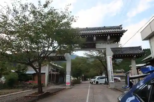 華厳寺の山門