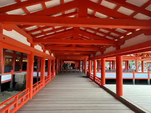 厳島神社の{uncategorized: "未分類", other: "その他", undefined: "問題あり", building: "その他建物", grave: "お墓", sacred_gate: "鳥居", guardian: "狛犬", statue: "像", buddha: "仏像", history: "歴史", nature: "自然", garden: "庭園", animal: "動物", pagoda: "塔", temizu: "手水舎", mountain_gate: "山門・神門", sanctuary: "本殿・本堂", subordinate: "末社・摂社", art: "芸術", scenery: "景色", jizo: "地蔵", ema: "絵馬", goshuin: "御朱印", omikuji: "おみくじ", items: "授与品その他", amulet: "お守り", goshuincho: "御朱印帳", eats: "食事", festival: "お祭り", votive_dance: "神楽", shichigosan: "七五三参", wedding: "結婚式", experience: "体験その他", initially: "初詣", around: "周辺", anti_infection: "感染症対策"}