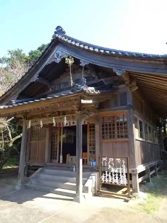 鎮懐石八幡宮の本殿・本堂