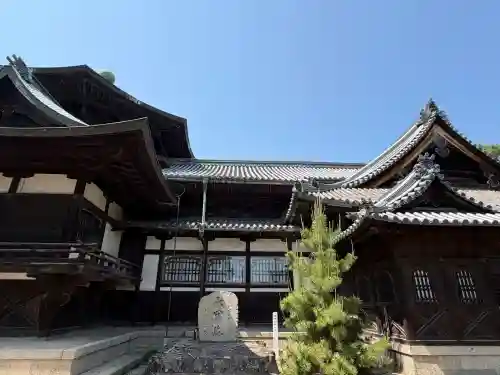 斑鳩寺の{uncategorized: "未分類", other: "その他", undefined: "問題あり", building: "その他建物", grave: "お墓", sacred_gate: "鳥居", guardian: "狛犬", statue: "像", buddha: "仏像", history: "歴史", nature: "自然", garden: "庭園", animal: "動物", pagoda: "塔", temizu: "手水舎", mountain_gate: "山門・神門", sanctuary: "本殿・本堂", subordinate: "末社・摂社", art: "芸術", scenery: "景色", jizo: "地蔵", ema: "絵馬", goshuin: "御朱印", omikuji: "おみくじ", items: "授与品その他", amulet: "お守り", goshuincho: "御朱印帳", eats: "食事", festival: "お祭り", votive_dance: "神楽", shichigosan: "七五三参", wedding: "結婚式", experience: "体験その他", initially: "初詣", around: "周辺", anti_infection: "感染症対策"}