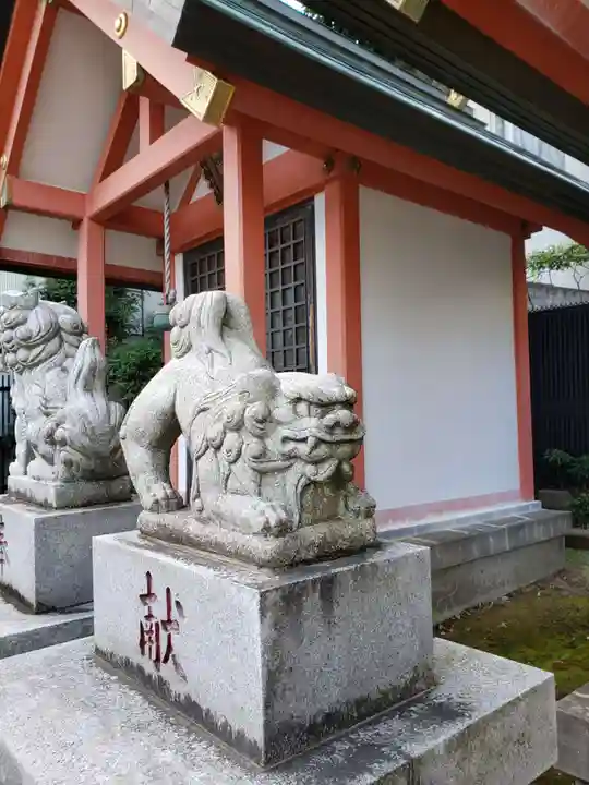 御嶽榛名稲荷の狛犬