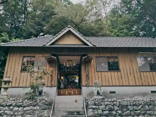 高茶屋神社の{uncategorized: "未分類", other: "その他", undefined: "問題あり", building: "その他建物", grave: "お墓", sacred_gate: "鳥居", guardian: "狛犬", statue: "像", buddha: "仏像", history: "歴史", nature: "自然", garden: "庭園", animal: "動物", pagoda: "塔", temizu: "手水舎", mountain_gate: "山門・神門", sanctuary: "本殿・本堂", subordinate: "末社・摂社", art: "芸術", scenery: "景色", jizo: "地蔵", ema: "絵馬", goshuin: "御朱印", omikuji: "おみくじ", items: "授与品その他", amulet: "お守り", goshuincho: "御朱印帳", eats: "食事", festival: "お祭り", votive_dance: "神楽", shichigosan: "七五三参", wedding: "結婚式", experience: "体験その他", initially: "初詣", around: "周辺", anti_infection: "感染症対策"}