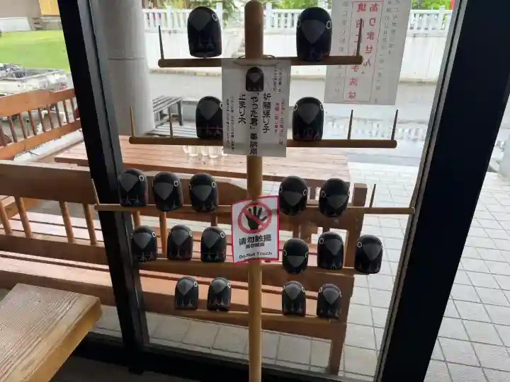 美瑛神社の{uncategorized: "未分類", other: "その他", undefined: "問題あり", building: "その他建物", grave: "お墓", sacred_gate: "鳥居", guardian: "狛犬", statue: "像", buddha: "仏像", history: "歴史", nature: "自然", garden: "庭園", animal: "動物", pagoda: "塔", temizu: "手水舎", mountain_gate: "山門・神門", sanctuary: "本殿・本堂", subordinate: "末社・摂社", art: "芸術", scenery: "景色", jizo: "地蔵", ema: "絵馬", goshuin: "御朱印", omikuji: "おみくじ", items: "授与品その他", amulet: "お守り", goshuincho: "御朱印帳", eats: "食事", festival: "お祭り", votive_dance: "神楽", shichigosan: "七五三参", wedding: "結婚式", experience: "体験その他", initially: "初詣", around: "周辺", anti_infection: "感染症対策"}