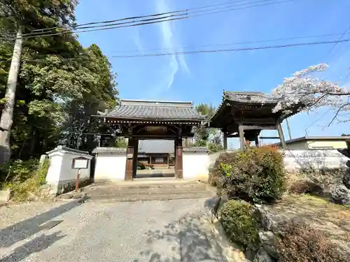 円林寺の山門