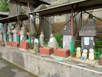 咤枳尼天堂 （出世稲荷）の{uncategorized: "未分類", other: "その他", undefined: "問題あり", building: "その他建物", grave: "お墓", sacred_gate: "鳥居", guardian: "狛犬", statue: "像", buddha: "仏像", history: "歴史", nature: "自然", garden: "庭園", animal: "動物", pagoda: "塔", temizu: "手水舎", mountain_gate: "山門・神門", sanctuary: "本殿・本堂", subordinate: "末社・摂社", art: "芸術", scenery: "景色", jizo: "地蔵", ema: "絵馬", goshuin: "御朱印", omikuji: "おみくじ", items: "授与品その他", amulet: "お守り", goshuincho: "御朱印帳", eats: "食事", festival: "お祭り", votive_dance: "神楽", shichigosan: "七五三参", wedding: "結婚式", experience: "体験その他", initially: "初詣", around: "周辺", anti_infection: "感染症対策"}