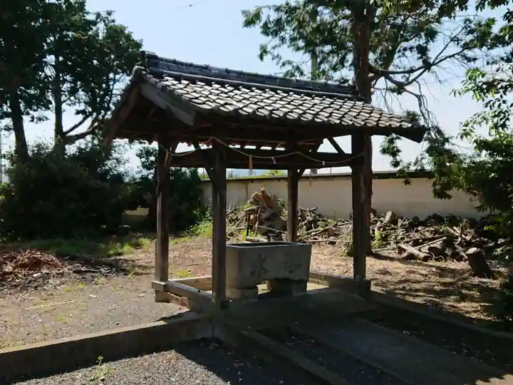 素盞嗚神社(麻生田町宮東)の手水舎