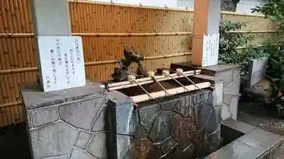 銀杏岡八幡神社の手水舎