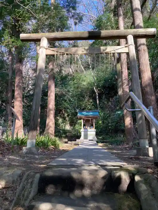 鎌足稲荷神社(鎌足稲荷社)の鳥居