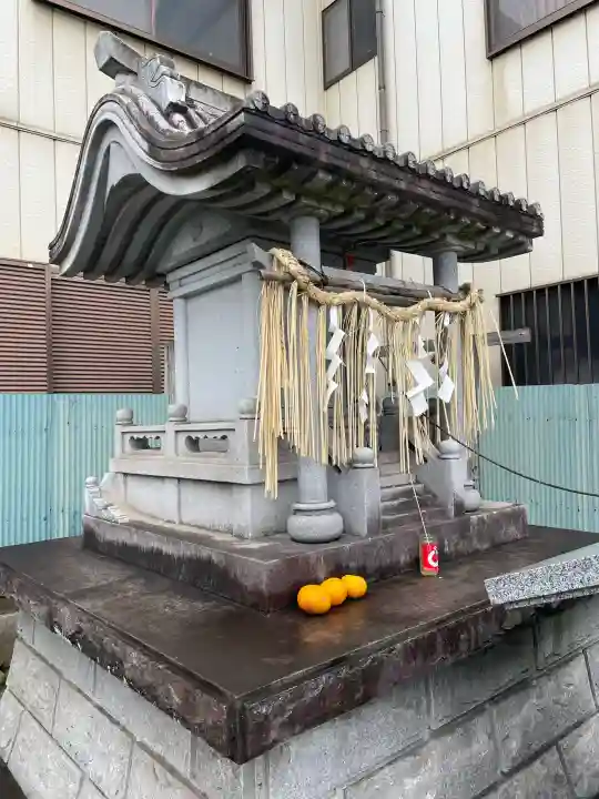 三峯神社の{uncategorized: "未分類", other: "その他", undefined: "問題あり", building: "その他建物", grave: "お墓", sacred_gate: "鳥居", guardian: "狛犬", statue: "像", buddha: "仏像", history: "歴史", nature: "自然", garden: "庭園", animal: "動物", pagoda: "塔", temizu: "手水舎", mountain_gate: "山門・神門", sanctuary: "本殿・本堂", subordinate: "末社・摂社", art: "芸術", scenery: "景色", jizo: "地蔵", ema: "絵馬", goshuin: "御朱印", omikuji: "おみくじ", items: "授与品その他", amulet: "お守り", goshuincho: "御朱印帳", eats: "食事", festival: "お祭り", votive_dance: "神楽", shichigosan: "七五三参", wedding: "結婚式", experience: "体験その他", initially: "初詣", around: "周辺", anti_infection: "感染症対策"}