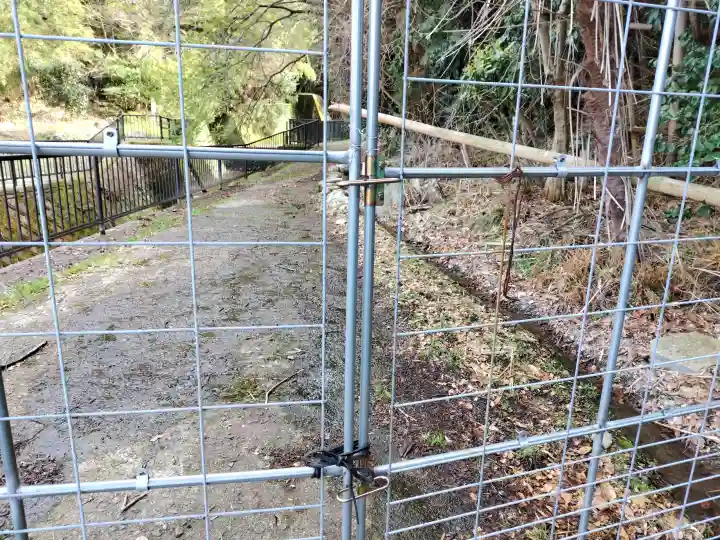 國狭槌神社の{uncategorized: "未分類", other: "その他", undefined: "問題あり", building: "その他建物", grave: "お墓", sacred_gate: "鳥居", guardian: "狛犬", statue: "像", buddha: "仏像", history: "歴史", nature: "自然", garden: "庭園", animal: "動物", pagoda: "塔", temizu: "手水舎", mountain_gate: "山門・神門", sanctuary: "本殿・本堂", subordinate: "末社・摂社", art: "芸術", scenery: "景色", jizo: "地蔵", ema: "絵馬", goshuin: "御朱印", omikuji: "おみくじ", items: "授与品その他", amulet: "お守り", goshuincho: "御朱印帳", eats: "食事", festival: "お祭り", votive_dance: "神楽", shichigosan: "七五三参", wedding: "結婚式", experience: "体験その他", initially: "初詣", around: "周辺", anti_infection: "感染症対策"}
