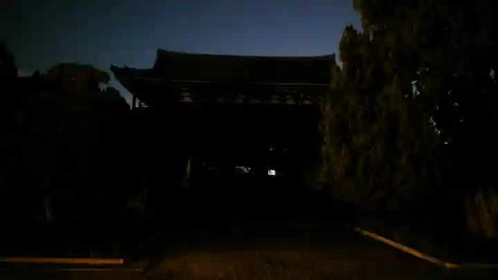 東福禅寺(東福寺)の{uncategorized: "未分類", other: "その他", undefined: "問題あり", building: "その他建物", grave: "お墓", sacred_gate: "鳥居", guardian: "狛犬", statue: "像", buddha: "仏像", history: "歴史", nature: "自然", garden: "庭園", animal: "動物", pagoda: "塔", temizu: "手水舎", mountain_gate: "山門・神門", sanctuary: "本殿・本堂", subordinate: "末社・摂社", art: "芸術", scenery: "景色", jizo: "地蔵", ema: "絵馬", goshuin: "御朱印", omikuji: "おみくじ", items: "授与品その他", amulet: "お守り", goshuincho: "御朱印帳", eats: "食事", festival: "お祭り", votive_dance: "神楽", shichigosan: "七五三参", wedding: "結婚式", experience: "体験その他", initially: "初詣", around: "周辺", anti_infection: "感染症対策"}