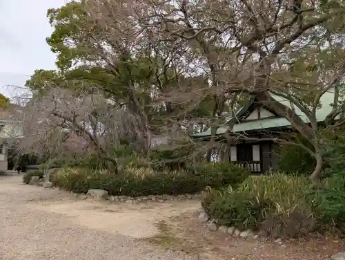 豊國神社の{uncategorized: "未分類", other: "その他", undefined: "問題あり", building: "その他建物", grave: "お墓", sacred_gate: "鳥居", guardian: "狛犬", statue: "像", buddha: "仏像", history: "歴史", nature: "自然", garden: "庭園", animal: "動物", pagoda: "塔", temizu: "手水舎", mountain_gate: "山門・神門", sanctuary: "本殿・本堂", subordinate: "末社・摂社", art: "芸術", scenery: "景色", jizo: "地蔵", ema: "絵馬", goshuin: "御朱印", omikuji: "おみくじ", items: "授与品その他", amulet: "お守り", goshuincho: "御朱印帳", eats: "食事", festival: "お祭り", votive_dance: "神楽", shichigosan: "七五三参", wedding: "結婚式", experience: "体験その他", initially: "初詣", around: "周辺", anti_infection: "感染症対策"}