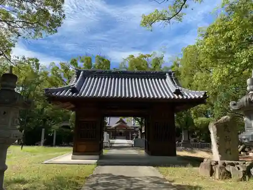 丸亀春日神社の山門