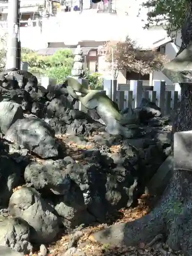 半田稲荷神社の狛犬