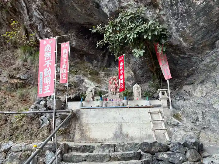 灌頂ヶ滝不動明王(徳島県)