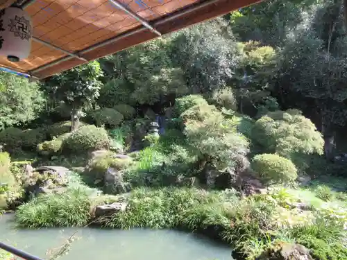 野坂寺の庭園