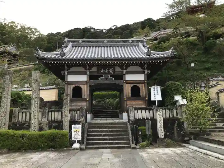 薬王寺の山門・神門