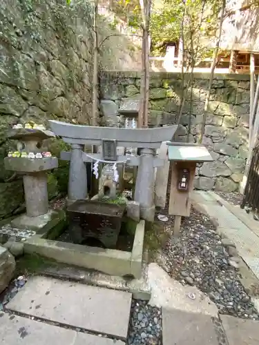 鎮西大社諏訪神社の{uncategorized: "未分類", other: "その他", undefined: "問題あり", building: "その他建物", grave: "お墓", sacred_gate: "鳥居", guardian: "狛犬", statue: "像", buddha: "仏像", history: "歴史", nature: "自然", garden: "庭園", animal: "動物", pagoda: "塔", temizu: "手水舎", mountain_gate: "山門・神門", sanctuary: "本殿・本堂", subordinate: "末社・摂社", art: "芸術", scenery: "景色", jizo: "地蔵", ema: "絵馬", goshuin: "御朱印", omikuji: "おみくじ", items: "授与品その他", amulet: "お守り", goshuincho: "御朱印帳", eats: "食事", festival: "お祭り", votive_dance: "神楽", shichigosan: "七五三参", wedding: "結婚式", experience: "体験その他", initially: "初詣", around: "周辺", anti_infection: "感染症対策"}