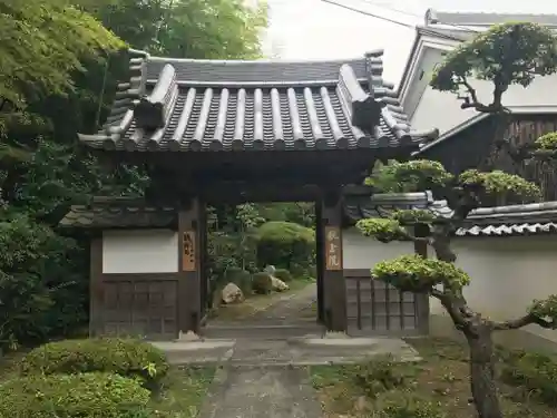 如意寺の山門