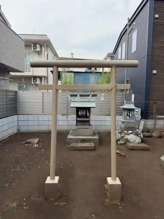 天祖神社の{uncategorized: "未分類", other: "その他", undefined: "問題あり", building: "その他建物", grave: "お墓", sacred_gate: "鳥居", guardian: "狛犬", statue: "像", buddha: "仏像", history: "歴史", nature: "自然", garden: "庭園", animal: "動物", pagoda: "塔", temizu: "手水舎", mountain_gate: "山門・神門", sanctuary: "本殿・本堂", subordinate: "末社・摂社", art: "芸術", scenery: "景色", jizo: "地蔵", ema: "絵馬", goshuin: "御朱印", omikuji: "おみくじ", items: "授与品その他", amulet: "お守り", goshuincho: "御朱印帳", eats: "食事", festival: "お祭り", votive_dance: "神楽", shichigosan: "七五三参", wedding: "結婚式", experience: "体験その他", initially: "初詣", around: "周辺", anti_infection: "感染症対策"}