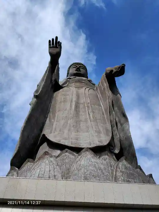 東本願寺本廟 牛久浄苑(牛久大仏)の仏像