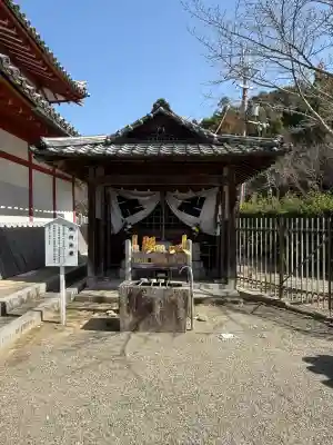 粉河寺の{uncategorized: "未分類", other: "その他", undefined: "問題あり", building: "その他建物", grave: "お墓", sacred_gate: "鳥居", guardian: "狛犬", statue: "像", buddha: "仏像", history: "歴史", nature: "自然", garden: "庭園", animal: "動物", pagoda: "塔", temizu: "手水舎", mountain_gate: "山門・神門", sanctuary: "本殿・本堂", subordinate: "末社・摂社", art: "芸術", scenery: "景色", jizo: "地蔵", ema: "絵馬", goshuin: "御朱印", omikuji: "おみくじ", items: "授与品その他", amulet: "お守り", goshuincho: "御朱印帳", eats: "食事", festival: "お祭り", votive_dance: "神楽", shichigosan: "七五三参", wedding: "結婚式", experience: "体験その他", initially: "初詣", around: "周辺", anti_infection: "感染症対策"}