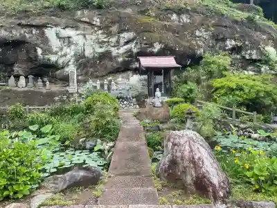 常泉寺の{uncategorized: "未分類", other: "その他", undefined: "問題あり", building: "その他建物", grave: "お墓", sacred_gate: "鳥居", guardian: "狛犬", statue: "像", buddha: "仏像", history: "歴史", nature: "自然", garden: "庭園", animal: "動物", pagoda: "塔", temizu: "手水舎", mountain_gate: "山門・神門", sanctuary: "本殿・本堂", subordinate: "末社・摂社", art: "芸術", scenery: "景色", jizo: "地蔵", ema: "絵馬", goshuin: "御朱印", omikuji: "おみくじ", items: "授与品その他", amulet: "お守り", goshuincho: "御朱印帳", eats: "食事", festival: "お祭り", votive_dance: "神楽", shichigosan: "七五三参", wedding: "結婚式", experience: "体験その他", initially: "初詣", around: "周辺", anti_infection: "感染症対策"}