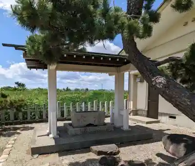 熱田社（福屋）の{uncategorized: "未分類", other: "その他", undefined: "問題あり", building: "その他建物", grave: "お墓", sacred_gate: "鳥居", guardian: "狛犬", statue: "像", buddha: "仏像", history: "歴史", nature: "自然", garden: "庭園", animal: "動物", pagoda: "塔", temizu: "手水舎", mountain_gate: "山門・神門", sanctuary: "本殿・本堂", subordinate: "末社・摂社", art: "芸術", scenery: "景色", jizo: "地蔵", ema: "絵馬", goshuin: "御朱印", omikuji: "おみくじ", items: "授与品その他", amulet: "お守り", goshuincho: "御朱印帳", eats: "食事", festival: "お祭り", votive_dance: "神楽", shichigosan: "七五三参", wedding: "結婚式", experience: "体験その他", initially: "初詣", around: "周辺", anti_infection: "感染症対策"}