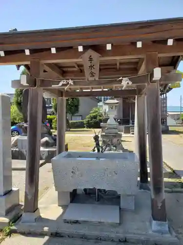 神明社の手水舎