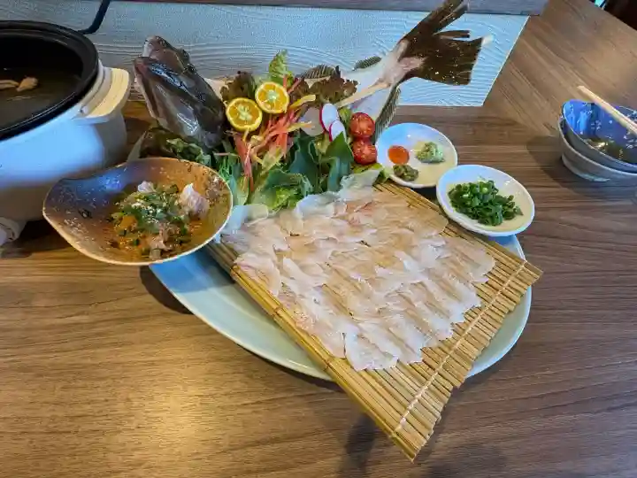 白山神社の{uncategorized: "未分類", other: "その他", undefined: "問題あり", building: "その他建物", grave: "お墓", sacred_gate: "鳥居", guardian: "狛犬", statue: "像", buddha: "仏像", history: "歴史", nature: "自然", garden: "庭園", animal: "動物", pagoda: "塔", temizu: "手水舎", mountain_gate: "山門・神門", sanctuary: "本殿・本堂", subordinate: "末社・摂社", art: "芸術", scenery: "景色", jizo: "地蔵", ema: "絵馬", goshuin: "御朱印", omikuji: "おみくじ", items: "授与品その他", amulet: "お守り", goshuincho: "御朱印帳", eats: "食事", festival: "お祭り", votive_dance: "神楽", shichigosan: "七五三参", wedding: "結婚式", experience: "体験その他", initially: "初詣", around: "周辺", anti_infection: "感染症対策"}