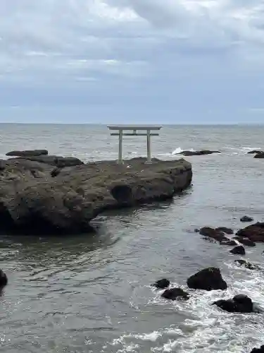 大洗磯前神社の{uncategorized: "未分類", other: "その他", undefined: "問題あり", building: "その他建物", grave: "お墓", sacred_gate: "鳥居", guardian: "狛犬", statue: "像", buddha: "仏像", history: "歴史", nature: "自然", garden: "庭園", animal: "動物", pagoda: "塔", temizu: "手水舎", mountain_gate: "山門・神門", sanctuary: "本殿・本堂", subordinate: "末社・摂社", art: "芸術", scenery: "景色", jizo: "地蔵", ema: "絵馬", goshuin: "御朱印", omikuji: "おみくじ", items: "授与品その他", amulet: "お守り", goshuincho: "御朱印帳", eats: "食事", festival: "お祭り", votive_dance: "神楽", shichigosan: "七五三参", wedding: "結婚式", experience: "体験その他", initially: "初詣", around: "周辺", anti_infection: "感染症対策"}