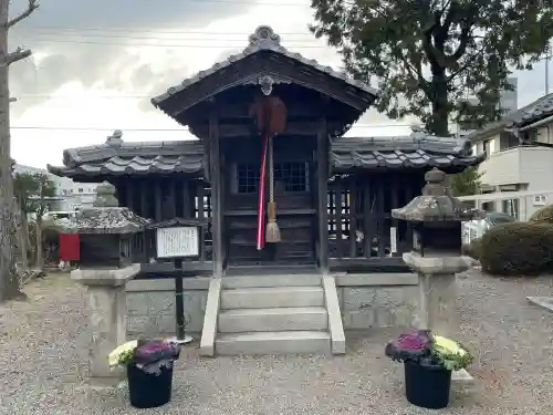 泊瀬部神社の{uncategorized: "未分類", other: "その他", undefined: "問題あり", building: "その他建物", grave: "お墓", sacred_gate: "鳥居", guardian: "狛犬", statue: "像", buddha: "仏像", history: "歴史", nature: "自然", garden: "庭園", animal: "動物", pagoda: "塔", temizu: "手水舎", mountain_gate: "山門・神門", sanctuary: "本殿・本堂", subordinate: "末社・摂社", art: "芸術", scenery: "景色", jizo: "地蔵", ema: "絵馬", goshuin: "御朱印", omikuji: "おみくじ", items: "授与品その他", amulet: "お守り", goshuincho: "御朱印帳", eats: "食事", festival: "お祭り", votive_dance: "神楽", shichigosan: "七五三参", wedding: "結婚式", experience: "体験その他", initially: "初詣", around: "周辺", anti_infection: "感染症対策"}