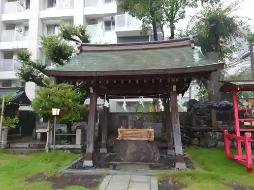 東神奈川熊野神社の手水舎