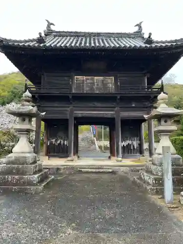 恩徳寺の{uncategorized: "未分類", other: "その他", undefined: "問題あり", building: "その他建物", grave: "お墓", sacred_gate: "鳥居", guardian: "狛犬", statue: "像", buddha: "仏像", history: "歴史", nature: "自然", garden: "庭園", animal: "動物", pagoda: "塔", temizu: "手水舎", mountain_gate: "山門・神門", sanctuary: "本殿・本堂", subordinate: "末社・摂社", art: "芸術", scenery: "景色", jizo: "地蔵", ema: "絵馬", goshuin: "御朱印", omikuji: "おみくじ", items: "授与品その他", amulet: "お守り", goshuincho: "御朱印帳", eats: "食事", festival: "お祭り", votive_dance: "神楽", shichigosan: "七五三参", wedding: "結婚式", experience: "体験その他", initially: "初詣", around: "周辺", anti_infection: "感染症対策"}