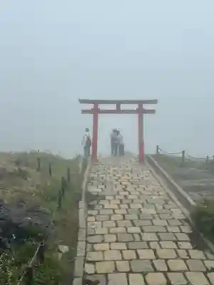 箱根元宮の{uncategorized: "未分類", other: "その他", undefined: "問題あり", building: "その他建物", grave: "お墓", sacred_gate: "鳥居", guardian: "狛犬", statue: "像", buddha: "仏像", history: "歴史", nature: "自然", garden: "庭園", animal: "動物", pagoda: "塔", temizu: "手水舎", mountain_gate: "山門・神門", sanctuary: "本殿・本堂", subordinate: "末社・摂社", art: "芸術", scenery: "景色", jizo: "地蔵", ema: "絵馬", goshuin: "御朱印", omikuji: "おみくじ", items: "授与品その他", amulet: "お守り", goshuincho: "御朱印帳", eats: "食事", festival: "お祭り", votive_dance: "神楽", shichigosan: "七五三参", wedding: "結婚式", experience: "体験その他", initially: "初詣", around: "周辺", anti_infection: "感染症対策"}