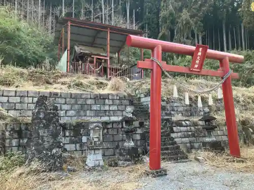 有綱神社の{uncategorized: "未分類", other: "その他", undefined: "問題あり", building: "その他建物", grave: "お墓", sacred_gate: "鳥居", guardian: "狛犬", statue: "像", buddha: "仏像", history: "歴史", nature: "自然", garden: "庭園", animal: "動物", pagoda: "塔", temizu: "手水舎", mountain_gate: "山門・神門", sanctuary: "本殿・本堂", subordinate: "末社・摂社", art: "芸術", scenery: "景色", jizo: "地蔵", ema: "絵馬", goshuin: "御朱印", omikuji: "おみくじ", items: "授与品その他", amulet: "お守り", goshuincho: "御朱印帳", eats: "食事", festival: "お祭り", votive_dance: "神楽", shichigosan: "七五三参", wedding: "結婚式", experience: "体験その他", initially: "初詣", around: "周辺", anti_infection: "感染症対策"}