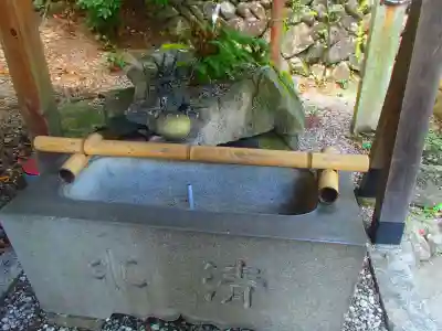 竹折武並神社の手水舎