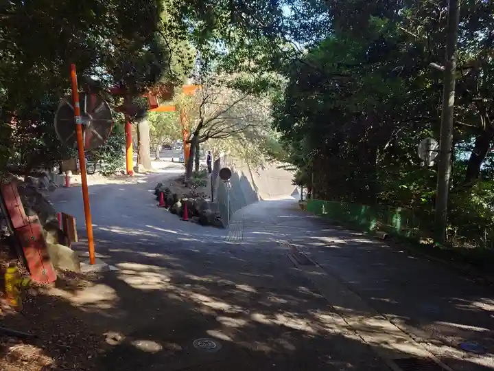 伊豆山神社 本宮社の周辺
