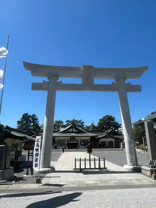 廣島護國神社の{uncategorized: "未分類", other: "その他", undefined: "問題あり", building: "その他建物", grave: "お墓", sacred_gate: "鳥居", guardian: "狛犬", statue: "像", buddha: "仏像", history: "歴史", nature: "自然", garden: "庭園", animal: "動物", pagoda: "塔", temizu: "手水舎", mountain_gate: "山門・神門", sanctuary: "本殿・本堂", subordinate: "末社・摂社", art: "芸術", scenery: "景色", jizo: "地蔵", ema: "絵馬", goshuin: "御朱印", omikuji: "おみくじ", items: "授与品その他", amulet: "お守り", goshuincho: "御朱印帳", eats: "食事", festival: "お祭り", votive_dance: "神楽", shichigosan: "七五三参", wedding: "結婚式", experience: "体験その他", initially: "初詣", around: "周辺", anti_infection: "感染症対策"}