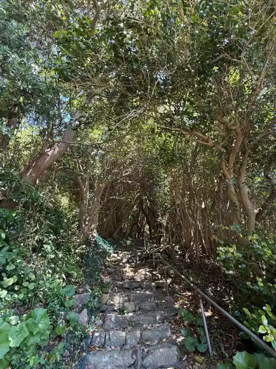 伊射波神社の{uncategorized: "未分類", other: "その他", undefined: "問題あり", building: "その他建物", grave: "お墓", sacred_gate: "鳥居", guardian: "狛犬", statue: "像", buddha: "仏像", history: "歴史", nature: "自然", garden: "庭園", animal: "動物", pagoda: "塔", temizu: "手水舎", mountain_gate: "山門・神門", sanctuary: "本殿・本堂", subordinate: "末社・摂社", art: "芸術", scenery: "景色", jizo: "地蔵", ema: "絵馬", goshuin: "御朱印", omikuji: "おみくじ", items: "授与品その他", amulet: "お守り", goshuincho: "御朱印帳", eats: "食事", festival: "お祭り", votive_dance: "神楽", shichigosan: "七五三参", wedding: "結婚式", experience: "体験その他", initially: "初詣", around: "周辺", anti_infection: "感染症対策"}