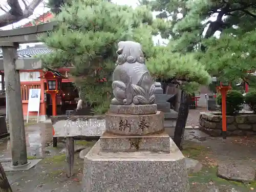 湊稲荷神社の狛犬