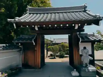 達磨寺の{uncategorized: "未分類", other: "その他", undefined: "問題あり", building: "その他建物", grave: "お墓", sacred_gate: "鳥居", guardian: "狛犬", statue: "像", buddha: "仏像", history: "歴史", nature: "自然", garden: "庭園", animal: "動物", pagoda: "塔", temizu: "手水舎", mountain_gate: "山門・神門", sanctuary: "本殿・本堂", subordinate: "末社・摂社", art: "芸術", scenery: "景色", jizo: "地蔵", ema: "絵馬", goshuin: "御朱印", omikuji: "おみくじ", items: "授与品その他", amulet: "お守り", goshuincho: "御朱印帳", eats: "食事", festival: "お祭り", votive_dance: "神楽", shichigosan: "七五三参", wedding: "結婚式", experience: "体験その他", initially: "初詣", around: "周辺", anti_infection: "感染症対策"}
