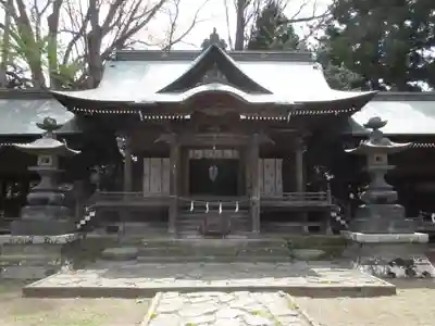 諏訪護国神社の本殿・本堂