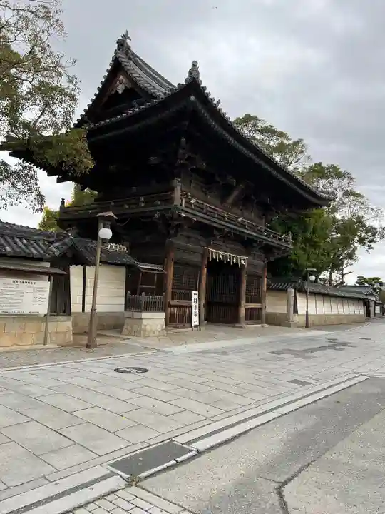 魚吹八幡神社の山門・神門