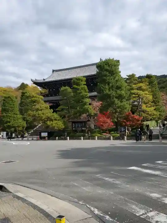 知恩院の{uncategorized: "未分類", other: "その他", undefined: "問題あり", building: "その他建物", grave: "お墓", sacred_gate: "鳥居", guardian: "狛犬", statue: "像", buddha: "仏像", history: "歴史", nature: "自然", garden: "庭園", animal: "動物", pagoda: "塔", temizu: "手水舎", mountain_gate: "山門・神門", sanctuary: "本殿・本堂", subordinate: "末社・摂社", art: "芸術", scenery: "景色", jizo: "地蔵", ema: "絵馬", goshuin: "御朱印", omikuji: "おみくじ", items: "授与品その他", amulet: "お守り", goshuincho: "御朱印帳", eats: "食事", festival: "お祭り", votive_dance: "神楽", shichigosan: "七五三参", wedding: "結婚式", experience: "体験その他", initially: "初詣", around: "周辺", anti_infection: "感染症対策"}