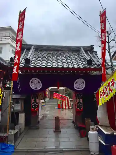 勝専寺の山門