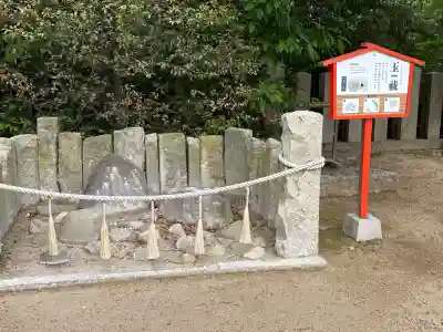 弓弦羽神社の{uncategorized: "未分類", other: "その他", undefined: "問題あり", building: "その他建物", grave: "お墓", sacred_gate: "鳥居", guardian: "狛犬", statue: "像", buddha: "仏像", history: "歴史", nature: "自然", garden: "庭園", animal: "動物", pagoda: "塔", temizu: "手水舎", mountain_gate: "山門・神門", sanctuary: "本殿・本堂", subordinate: "末社・摂社", art: "芸術", scenery: "景色", jizo: "地蔵", ema: "絵馬", goshuin: "御朱印", omikuji: "おみくじ", items: "授与品その他", amulet: "お守り", goshuincho: "御朱印帳", eats: "食事", festival: "お祭り", votive_dance: "神楽", shichigosan: "七五三参", wedding: "結婚式", experience: "体験その他", initially: "初詣", around: "周辺", anti_infection: "感染症対策"}