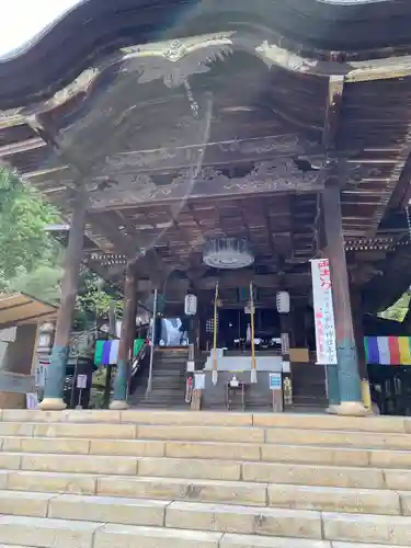 由加山 由加神社本宮の本殿